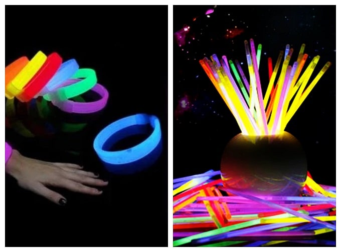Por qué brillan las pulseras fluorescentes?